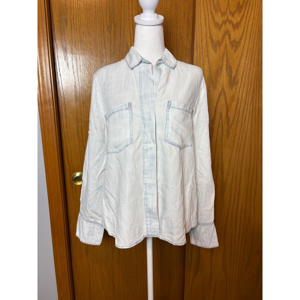 Bella Dahl Light Wash Tencel Button Down Roll Tab Shirt chambray Small